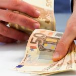 ΟΑΕΔ - Eπίδομα 400 ευρώ: Πώς και πότε θα δοθεί σε μακροχρόνια ανέργους δικαιούχους