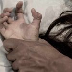 Πακιστανός βιαστής επιτέθηκε με αλυσίδα σε γυναίκα μέσα σε καφέ