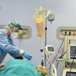 Συνελήφθη γιατρός γιατί έκανε ευθανασία σε ασθενείς με κoρoνoϊό
