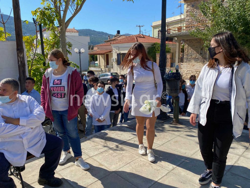 Σπαραγμός στο τελευταίο αντίο της 15χρονης Κλαίρης – Στα λευκά οι συμμαθητές της