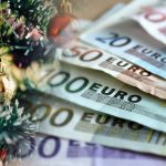 Πόσα χρήματα χάνουν από το Δώρο Χριστουγέννων όσοι μπήκαν σε αναστολή και τι πληρώνει το κράτος