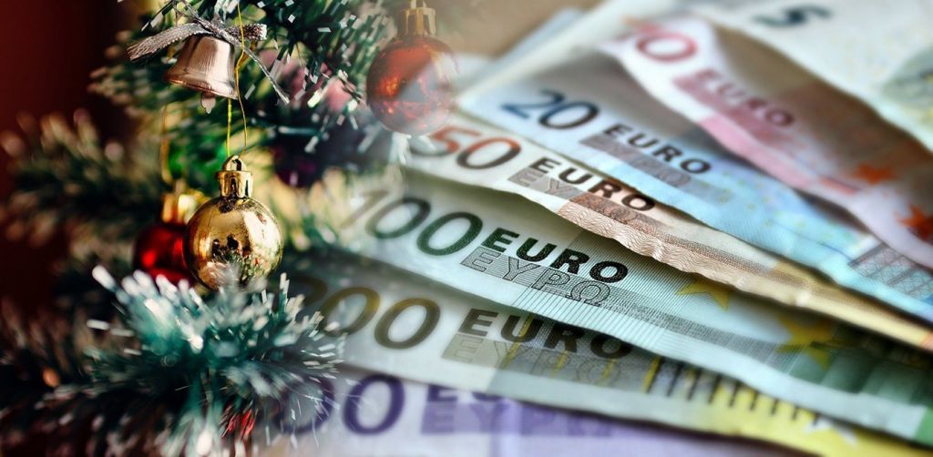 Πόσα χρήματα χάνουν από το Δώρο Χριστουγέννων όσοι μπήκαν σε αναστολή και τι πληρώνει το κράτος