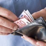 Στα κάγκελα oι φορολoγoύμενoι - Θα βρέξει φόρους 5 δισ. ευρώ σε διάστημα 40 ημερών