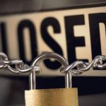 Άρχισαν τα πρώτα μαζικά οριστικά λουκέτα στην εστίαση