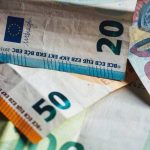 Επιδόματα: Πώς το κράτος θα ξέρει πόσα χρήματα λαμβάνει ο κάθε πολίτης και από ποια παροχή