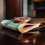 Κατώτατος μισθός: "Κληρώνει" για την αύξηση - Τα 5 στάδια της διαδικασίας για το ύψος του
