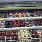 Ζητείται Πωλήτρια και Βοηθός Ζαχαροπλαστείου