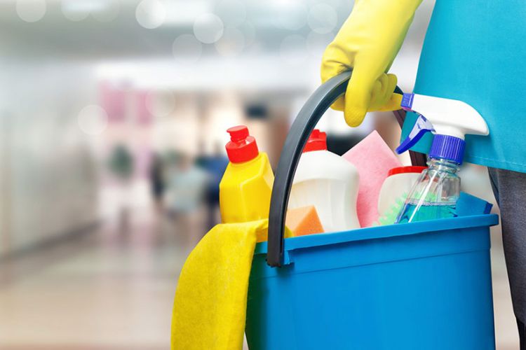 Ζητείται Καθαρίστρια σε γυράδικο