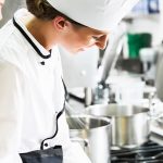 Ζητείται Βοηθός κουζίνας γυναίκα στη Γερμανία (Μισθός 1.100)