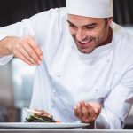 Ζητείται Μάγειρας ζεστής και κρύας κουζίνας