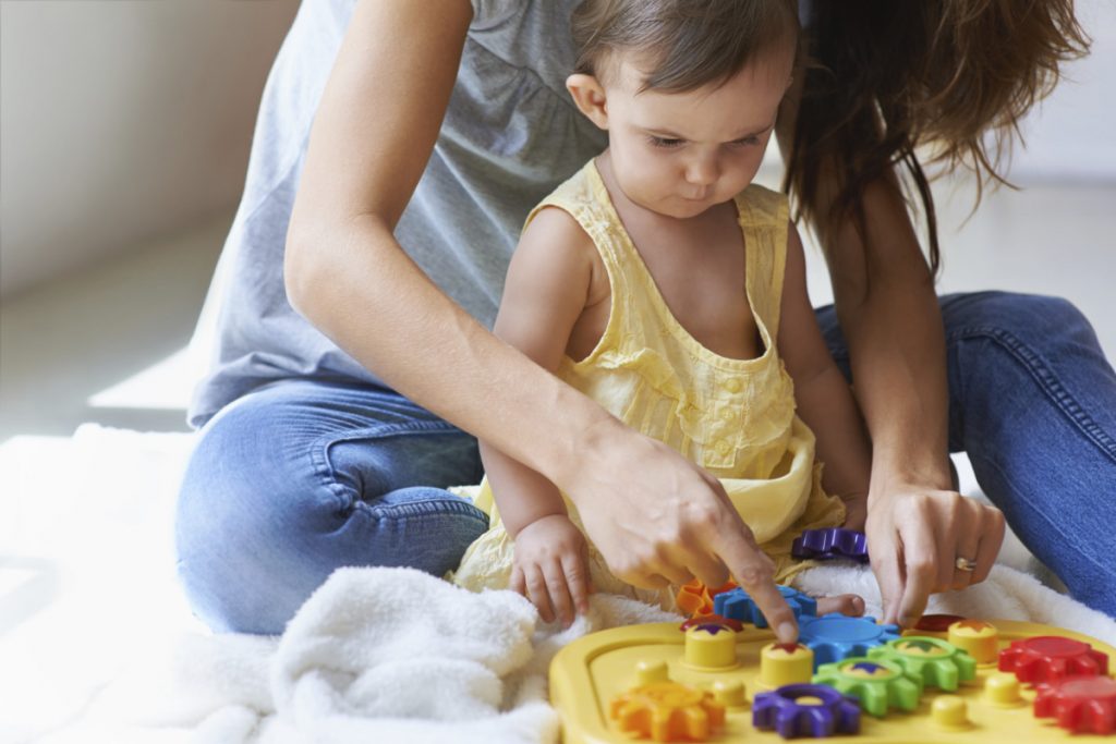 Ζητείται Babysitter για σεζόν (Μισθός 1.200€ + διαμονή, διατροφή)