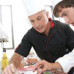 Ζητείται βοηθός κουζίνας για πλήρη απασχόληση