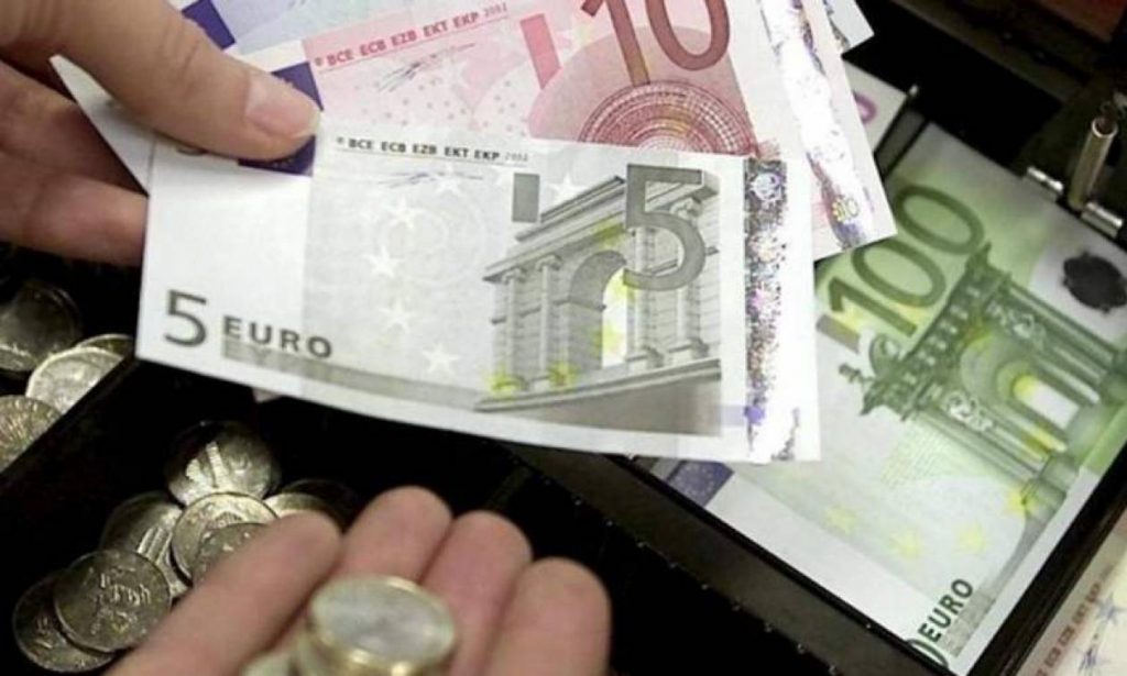 Ζητείται ταμίας σε κατάστημα εστίασης