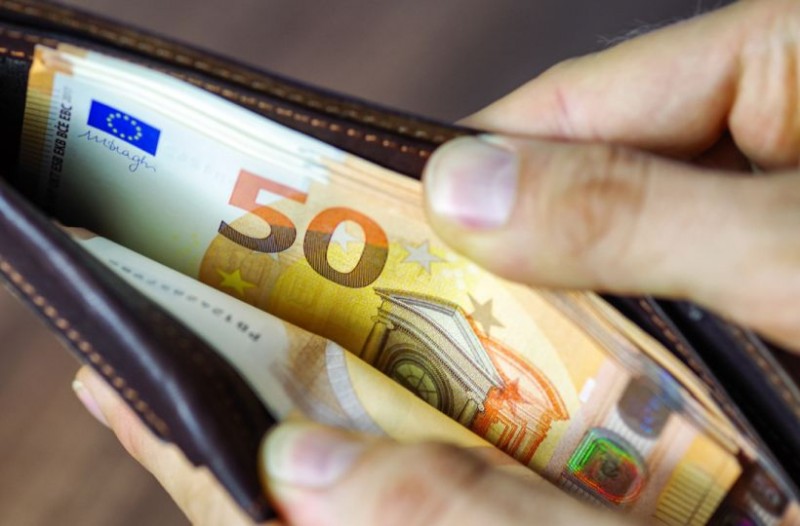 Επαναφορά του κατώτατου μισθού στα 751 ευρώ εντός του 2021