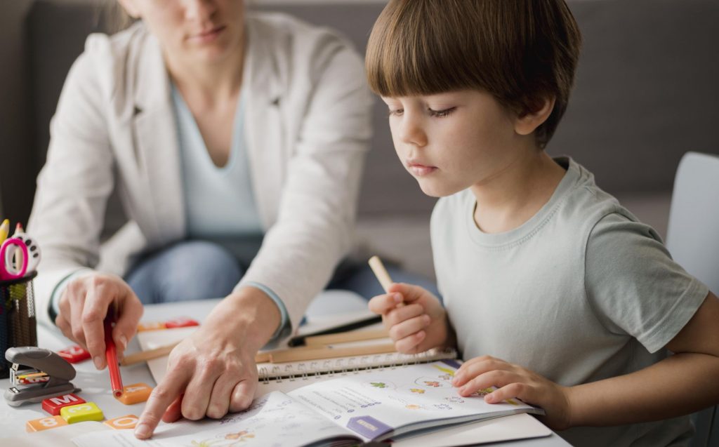 Ζητείται Baby Sitter εσωτερική (Μισθός 1.000 ευρώ)