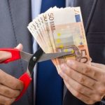 Έρχονται «κουπόνια» για κούρεμα υποχρεώσεων - Πότε ανοίγει η πλατφόρμα, ποια χρέη «σβήνουν»