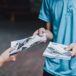 Ζητούνται άτομα για διανομή φυλλαδίων σε σταθερό σημείο