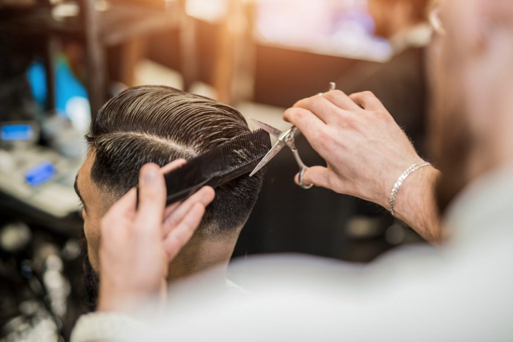 Ζητούνται Κουρείς σε barber - shop (Μισθός 700€)