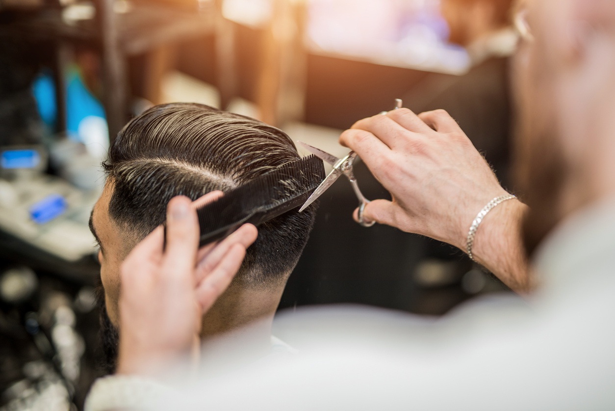 Ζητούνται Κουρείς σε barber - shop (Μισθός 700€)