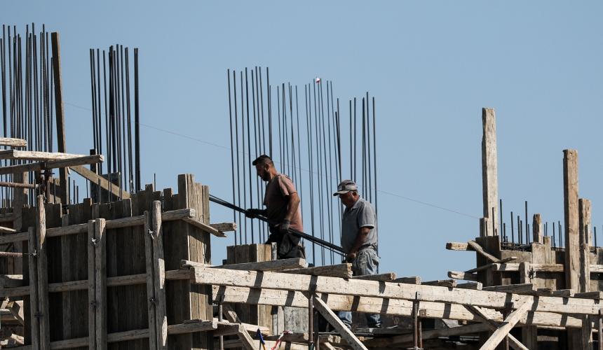 Ζητείται υπάλληλος για οικοδομικές εργασίες