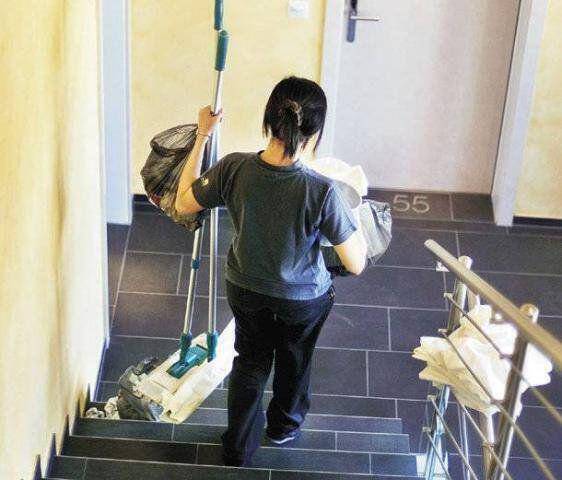 Ζητούνται καθαρίστριες κοινοχρήστων χώρων πολυκατοικιών (Μισθός 600€)
