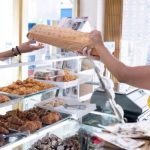 Ζητείται Πωλήτρια από αρτοζαχαροπλαστείο (Mισθός 900€)