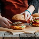 Ζητούνται Υπάλληλοι Παρασκευής Burger & Σάντουιτς