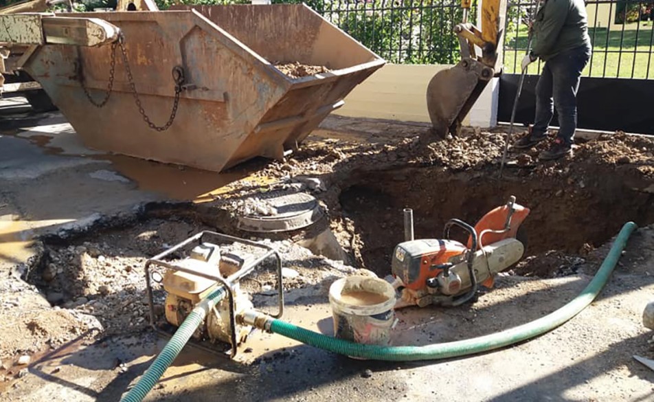 Ζητούνται Εργάτες σε Συνεργείο Βλαβών Νερού