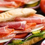 Ζητείται κοπέλα για παρασκευή κρύων σάντουιτς