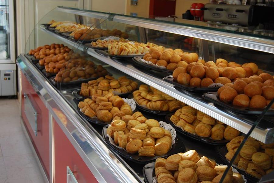 Ζητούνται ανειδίκευτη εργάτρια, πωλήτρια και διανομέας