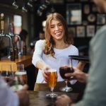 Ζητείται Σερβιτόρος/Σερβιτόρα από cafe (Μισθός 1.000€)