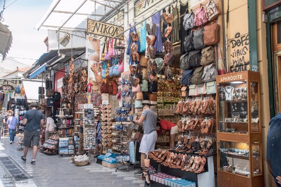 Ζητείται Πωλήτρια από τουριστικό κατάστημα