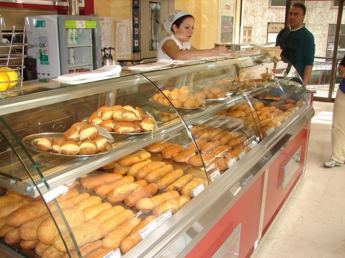Ζητείται Προσωπικό σε κατάστημα με πιροσκί