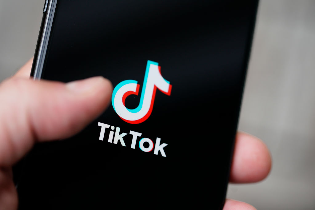 Ζητείται άτομο με εμπειρία στο TIK TOK