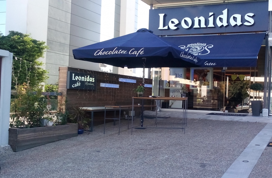 Ζητείται πωλήτρια από το κατάστημα Leonidas Chocolate Cafe