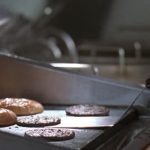 Ζητείται Μάγειρας/Μαγείρισσα για μπεργκεράδικο (Μισθός 1.000€)