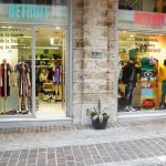 Ζητείται Πωλήτρια σε καταστημα ενδυμάτων (Μισθός 900€)