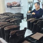 Ζητούνται Άτομα από βιοτεχνία τσαντών χωρίς απαραίτητη προυπηρεσία