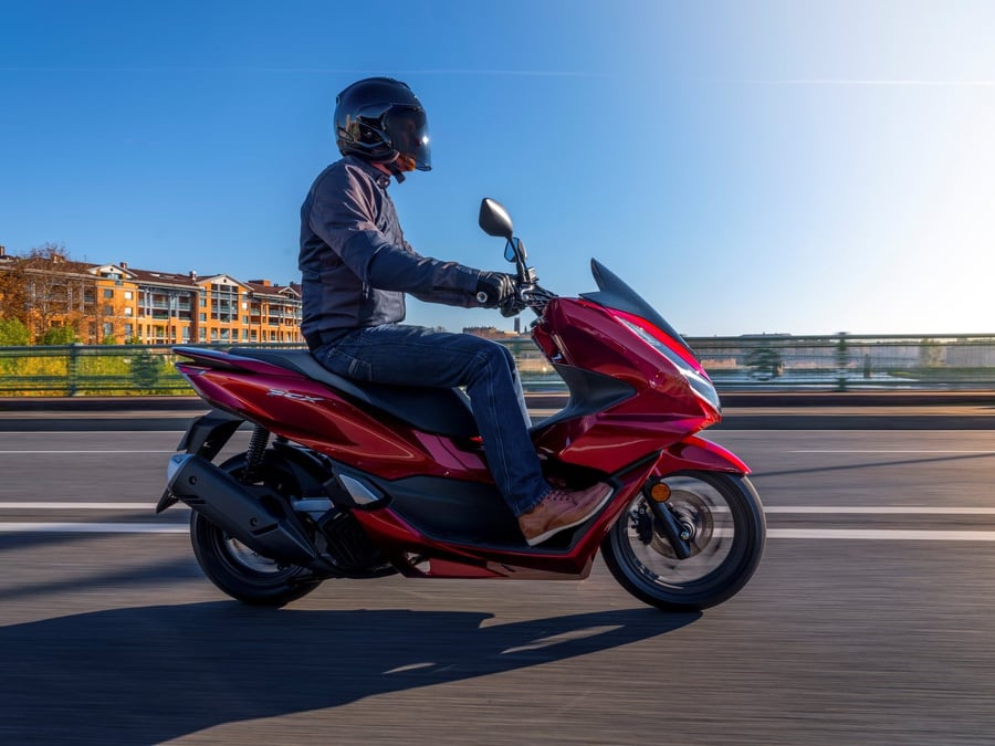 Ζητούνται άτομα με άδεια οδήγησης μηχανής (Μισθός 1.050€)