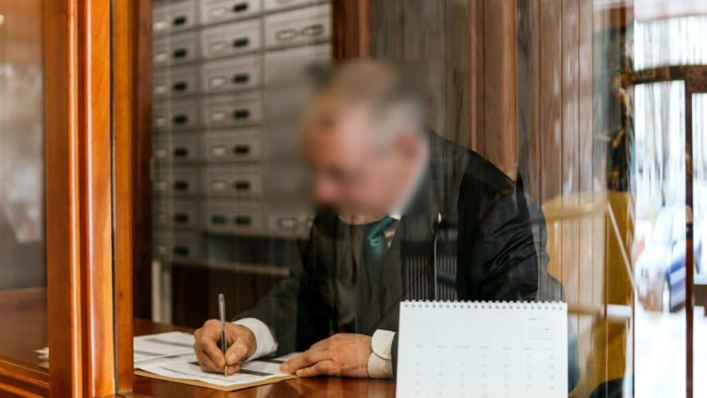 Ζητείται Θυρωρός για μερική απασχόληση