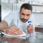 Ζητείται άτομο για καθάρισμα σε Καντίνα για 3-4ωρη εργασία (570€)