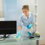Zητούνται γυναίκες για καθαρισμό σε δημόσια υπηρεσία