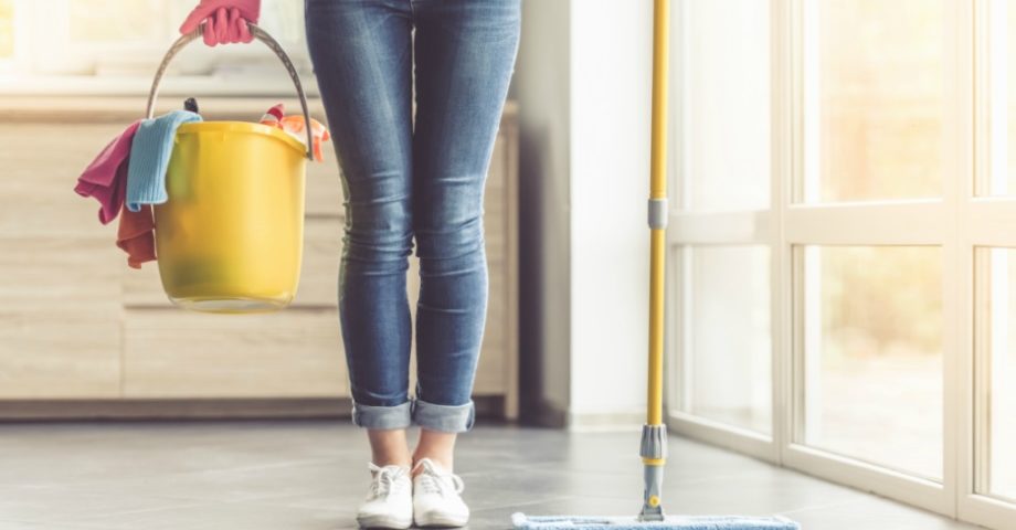 Ζητείται εσωτερική οικιακη βοηθός για εποχιακή απασχόληση (1200€)