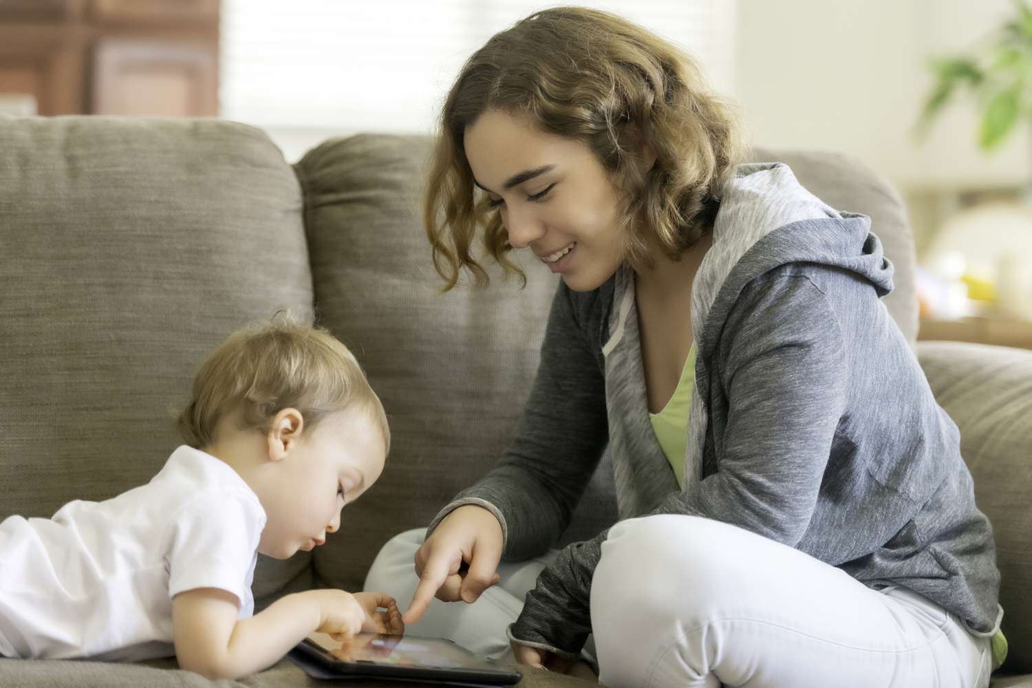 Ζητείται γυναίκα για Babysitter & Οικιακές εργασίες γύρω από το παιδί (700€)