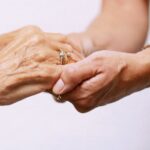 Ζητείται κυρία για φροντίδα και συντροφιά σε ηλικιωμένη κυρία (900€)