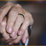 Ζητείται γηροκόμος για φροντίδα ηλικιωμένων και καθαριότητα οικίας (6€/ώρα)