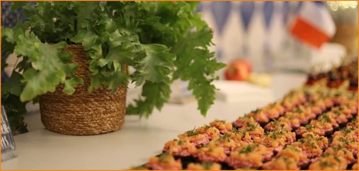 Ζητείται μπουφετζής κρύας κουζίνας από catering για βραδινή βάρδια