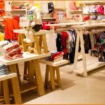 Ζητείται πωλήτρια παιδικών ενδυμάτων για πλήρη απασχόληση