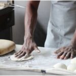Ζητούνται αρτοποιός & βοηθός για πλήρη απασχόληση σε καινούριο αρτοποιείο