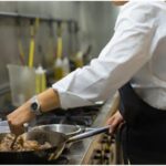 Κυρία ζητείται από ψητοπωλείο για σαλάτες & φριτέζες